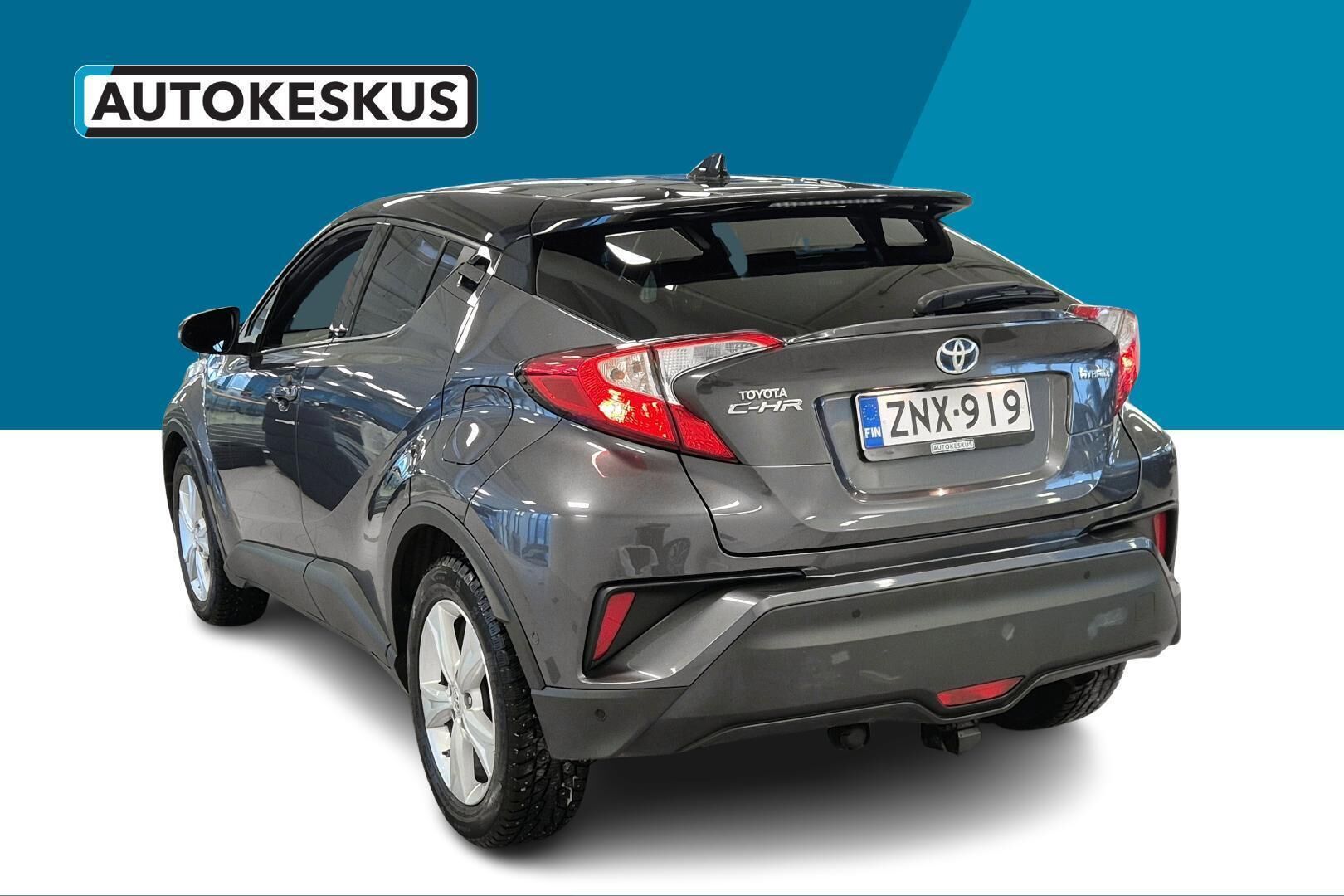 Toyota C-HR iso kuva 6