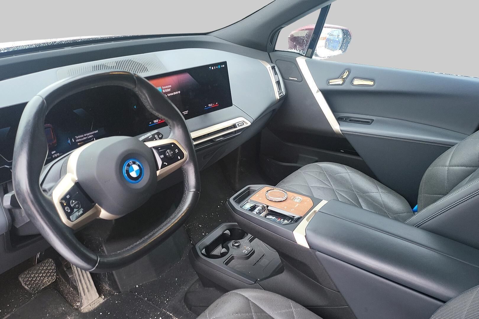 BMW iX iso kuva 1