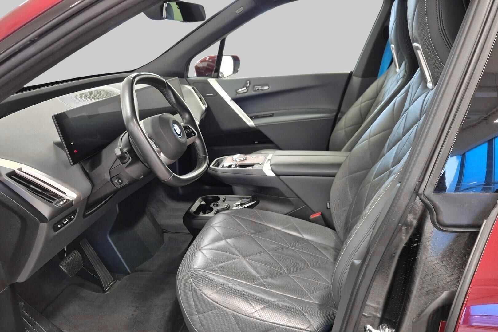 BMW iX iso kuva 8