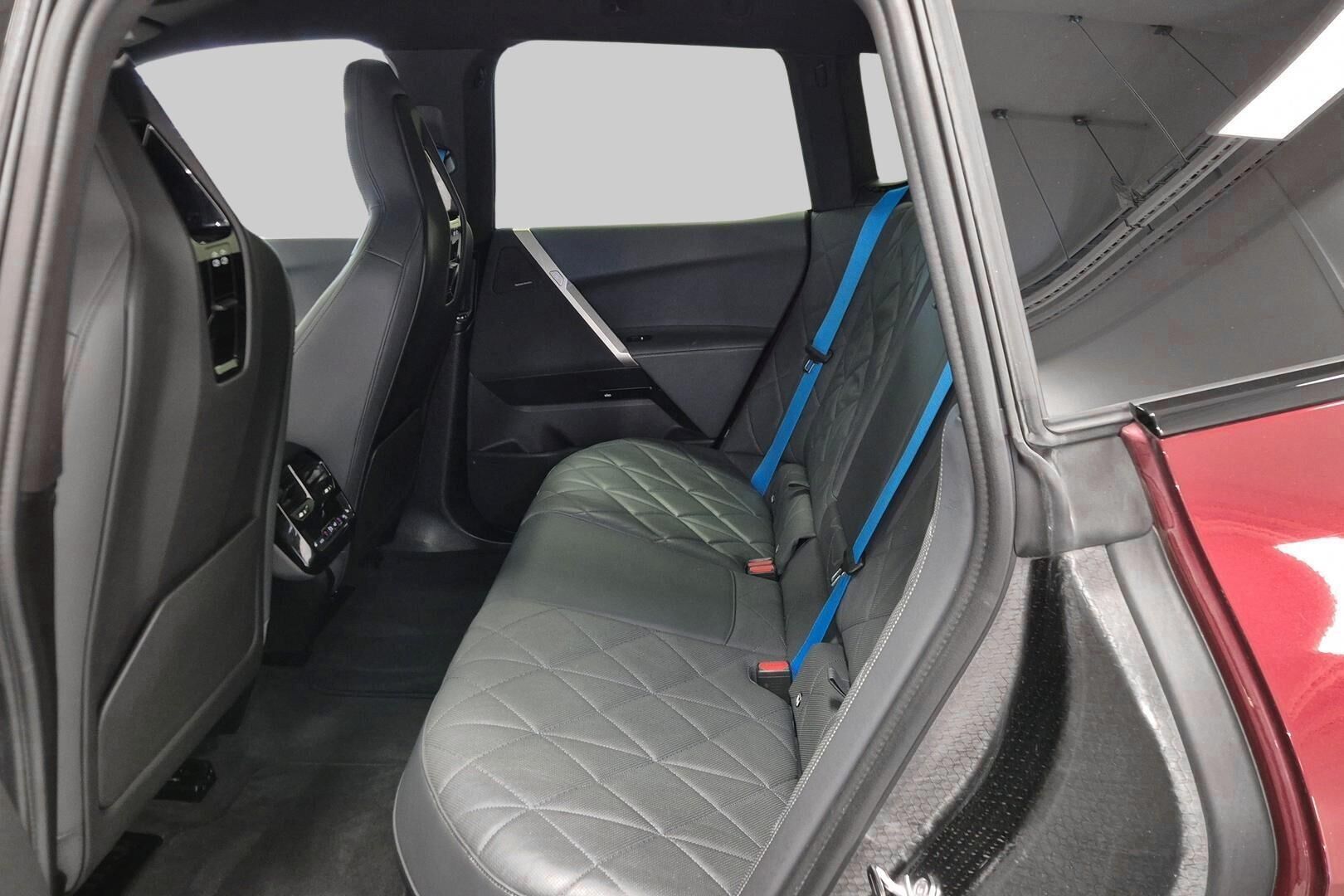 BMW iX iso kuva 9