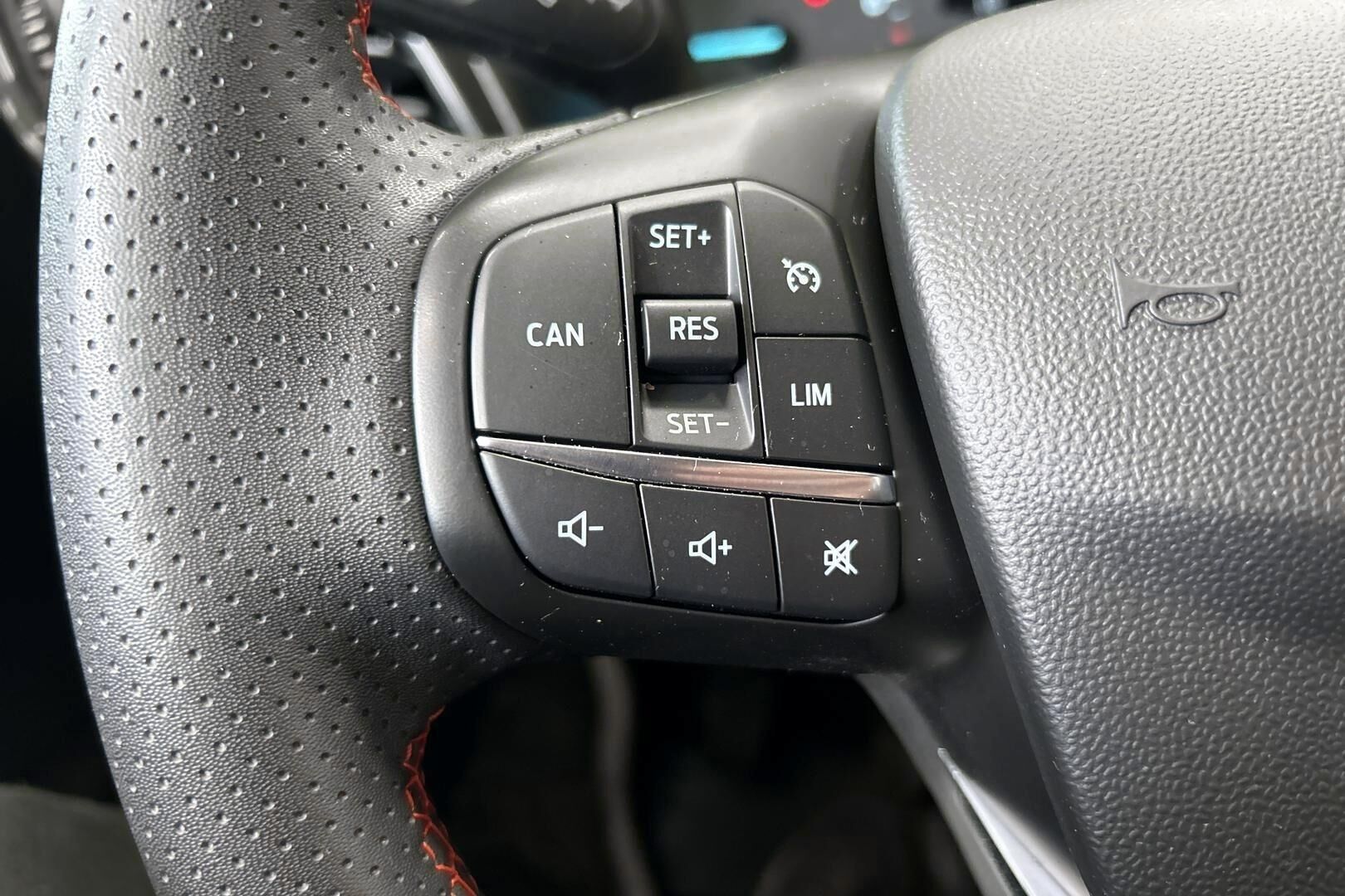 Ford Fiesta iso kuva 24