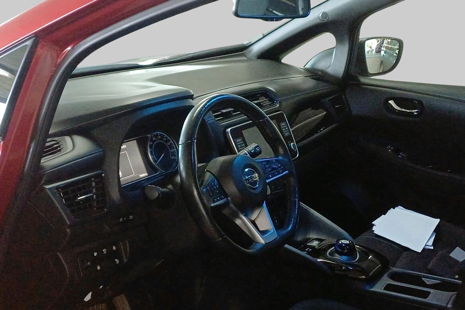 Nissan Leaf iso kuva 2