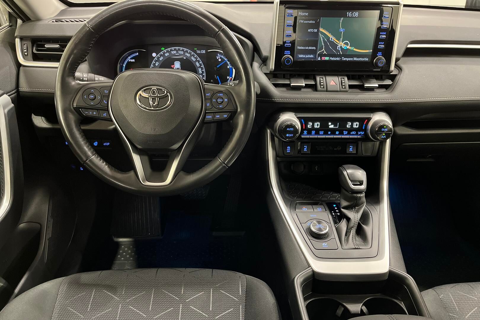 Toyota RAV4 iso kuva 10