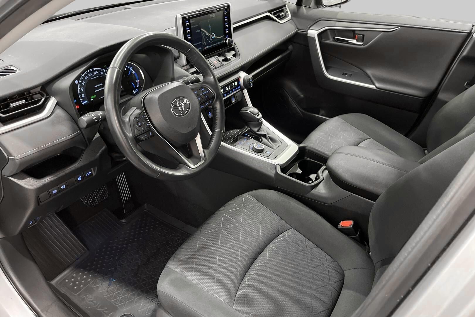 Toyota RAV4 iso kuva 8