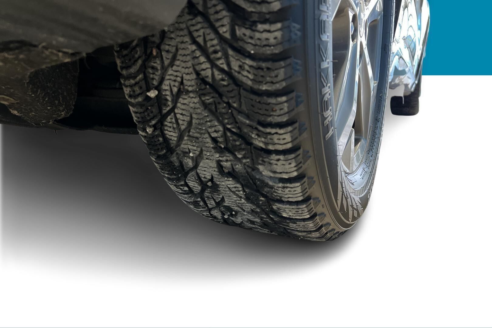 Ford Mustang Mach-E iso kuva 24