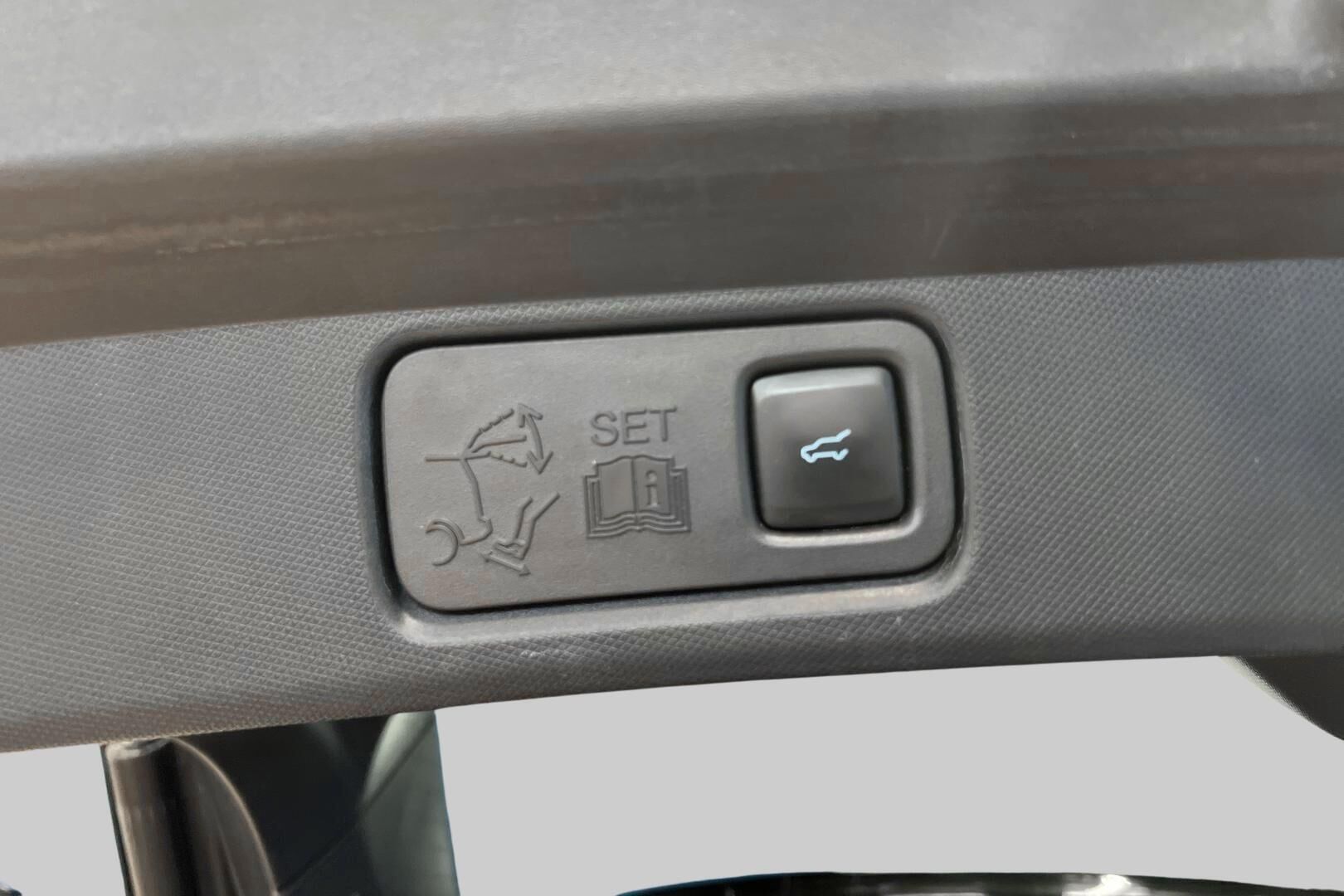 Ford Mustang Mach-E iso kuva 11