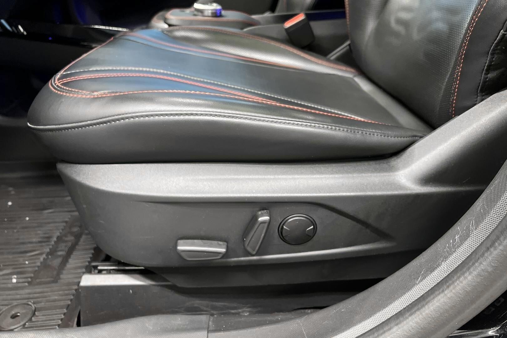 Ford Mustang Mach-E iso kuva 12