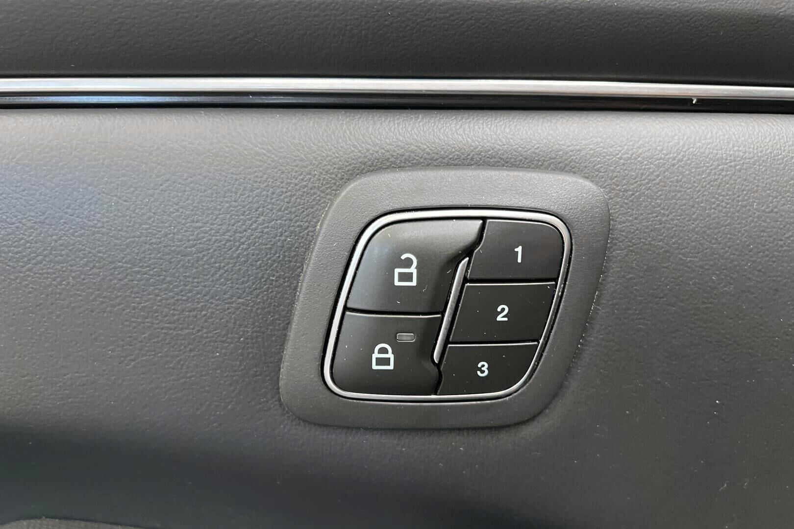 Ford Mustang Mach-E iso kuva 16