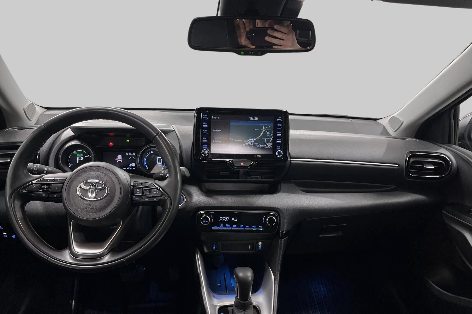 Toyota Yaris iso kuva 10