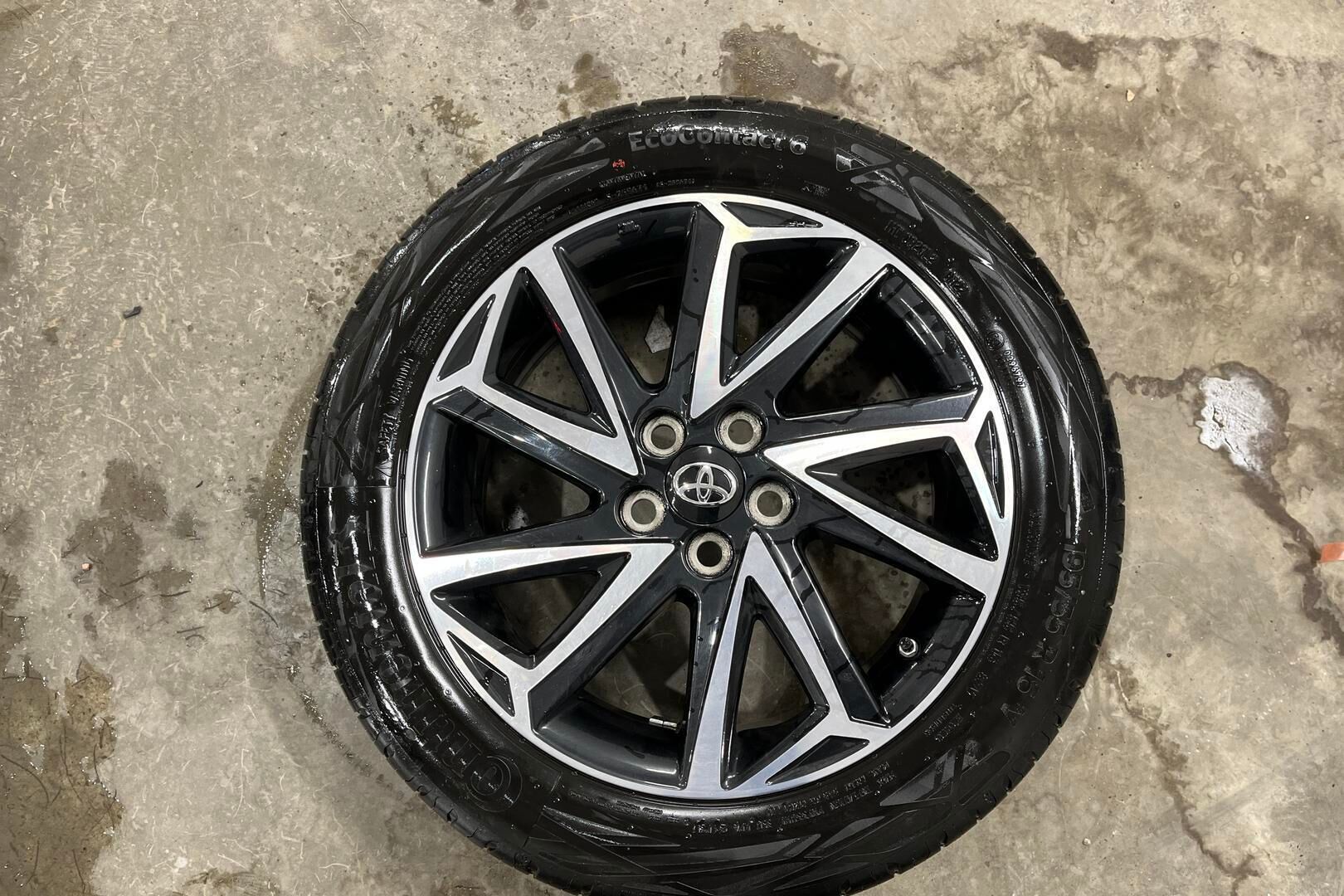 Toyota Yaris iso kuva 13