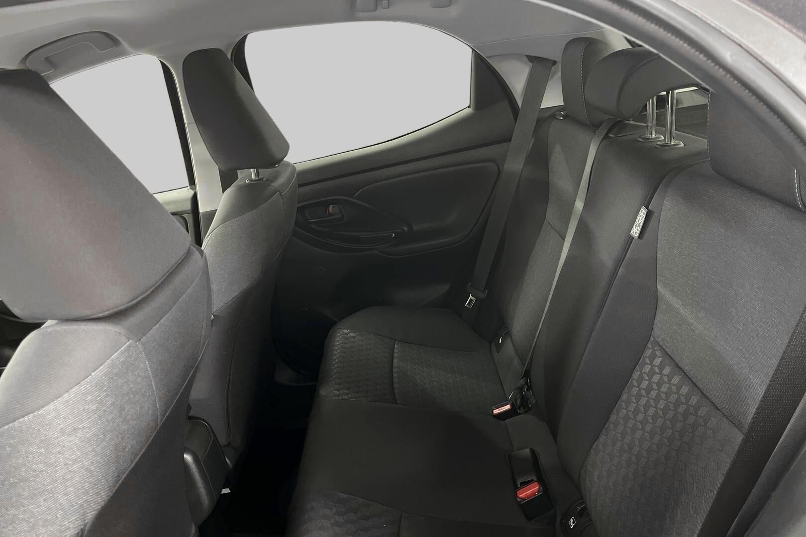 Toyota Yaris iso kuva 9