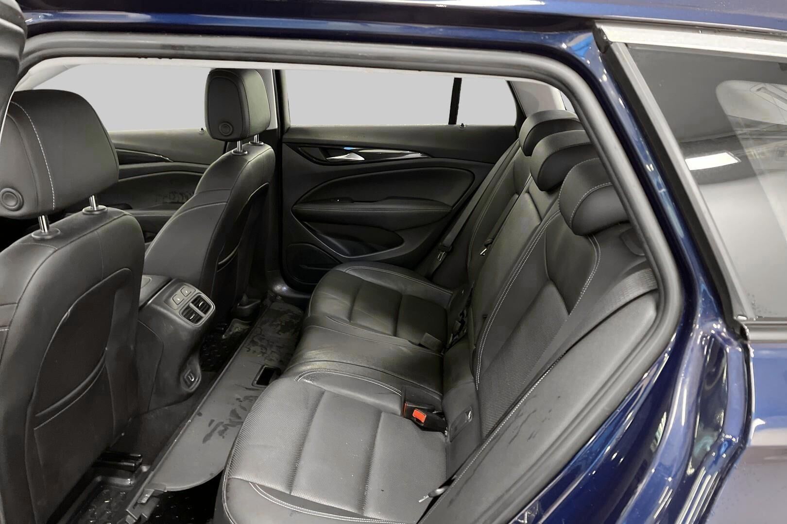 Opel Insignia iso kuva 8