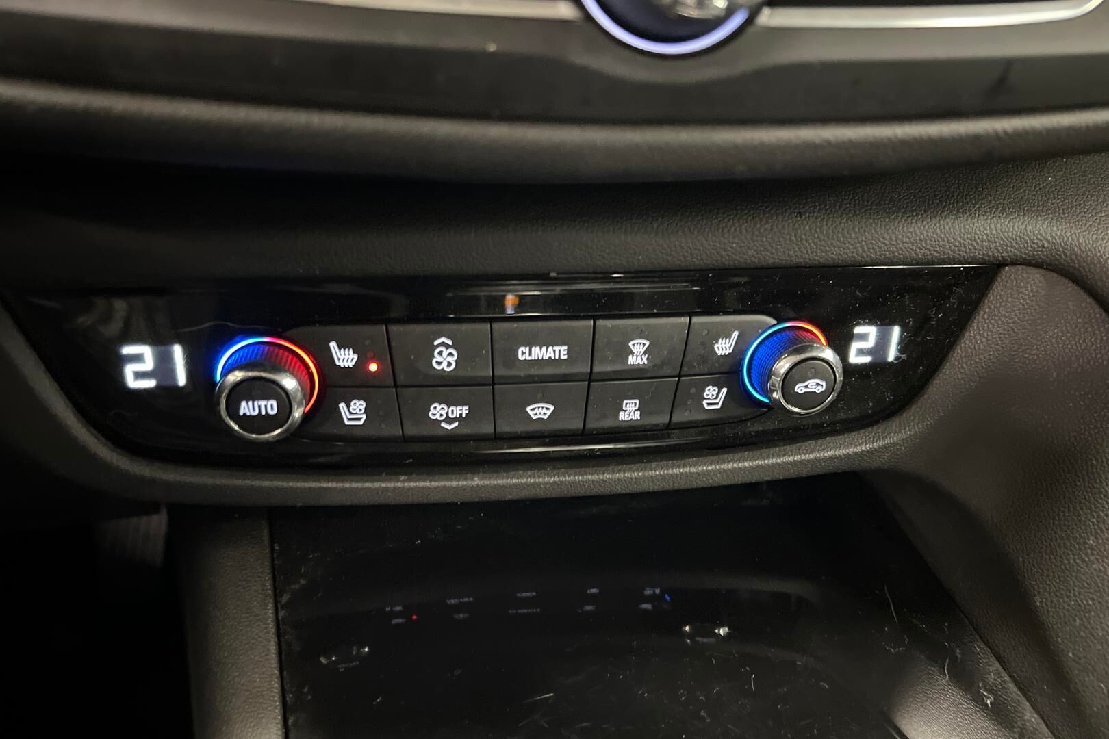 Opel Insignia iso kuva 23