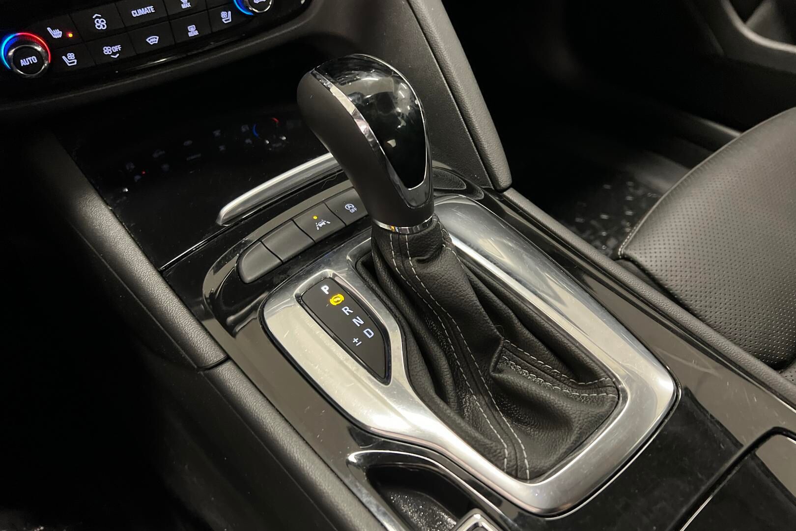 Opel Insignia iso kuva 12