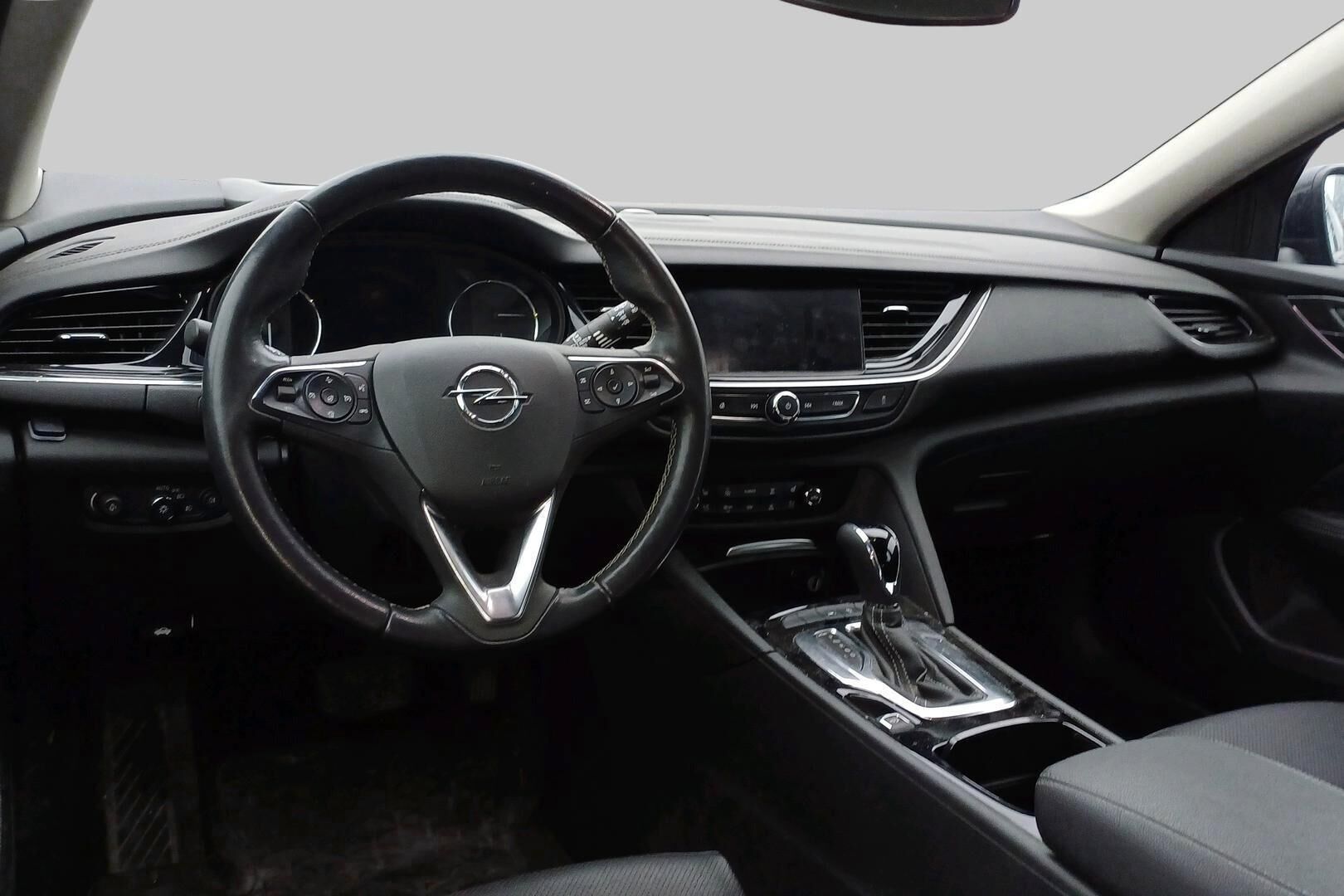 Opel Insignia iso kuva 2