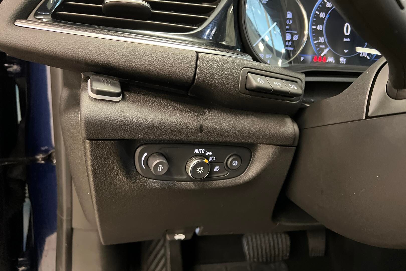 Opel Insignia iso kuva 24