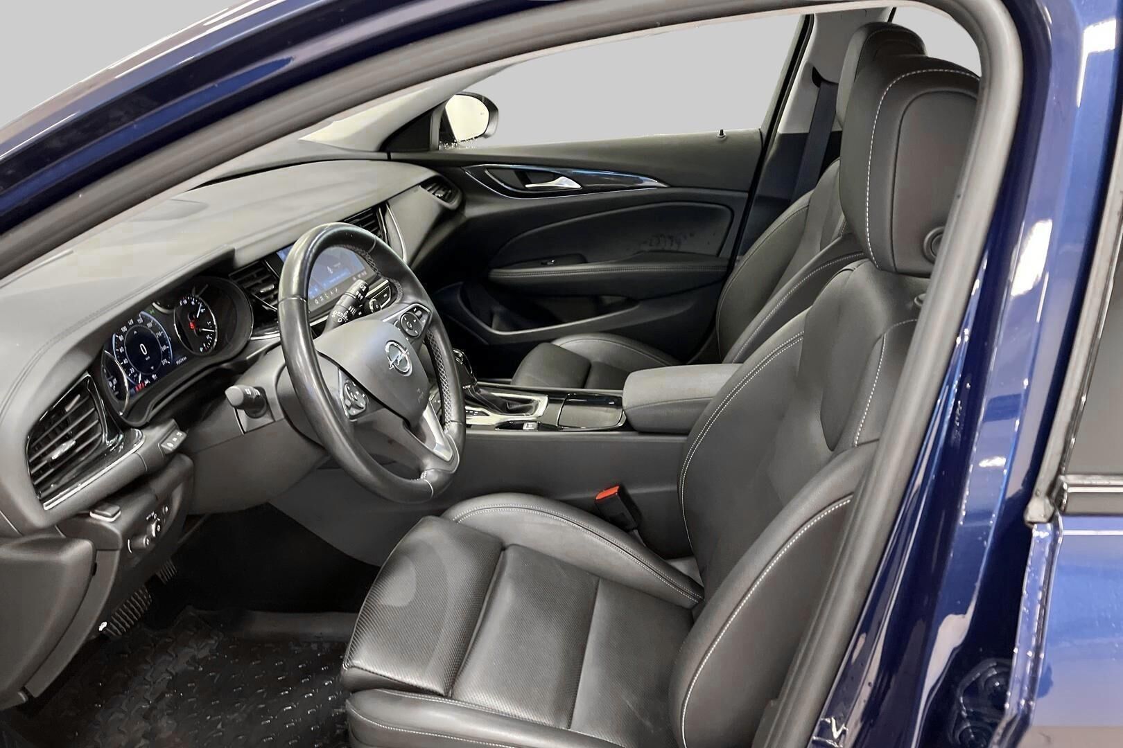 Opel Insignia iso kuva 7