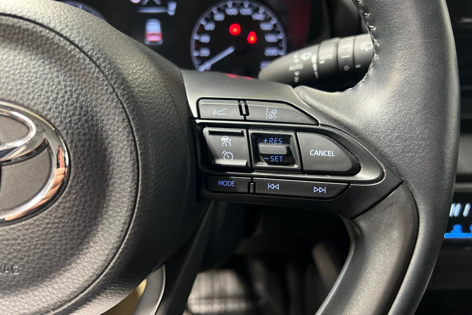 Toyota Yaris iso kuva 18