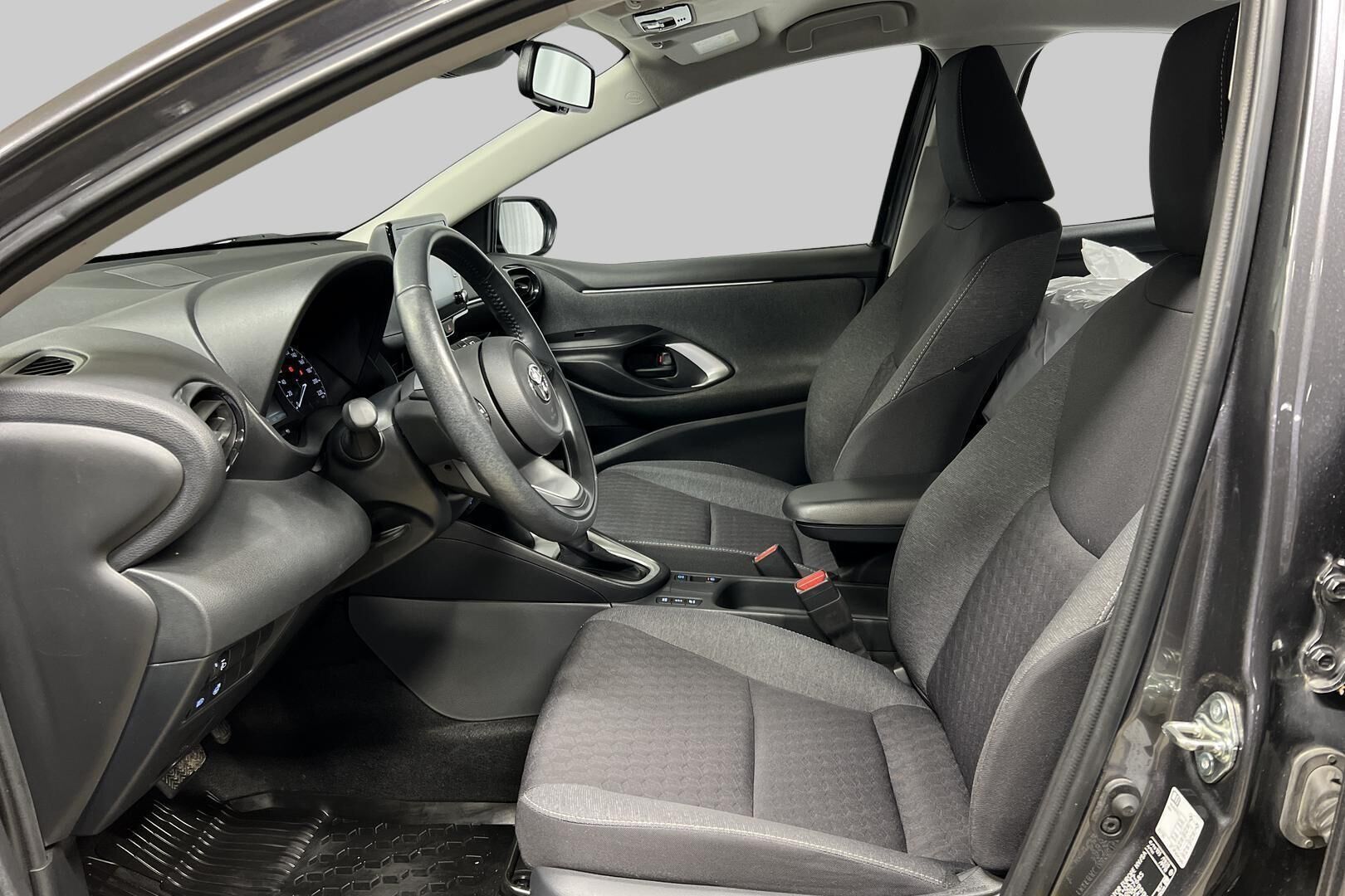 Toyota Yaris iso kuva 8