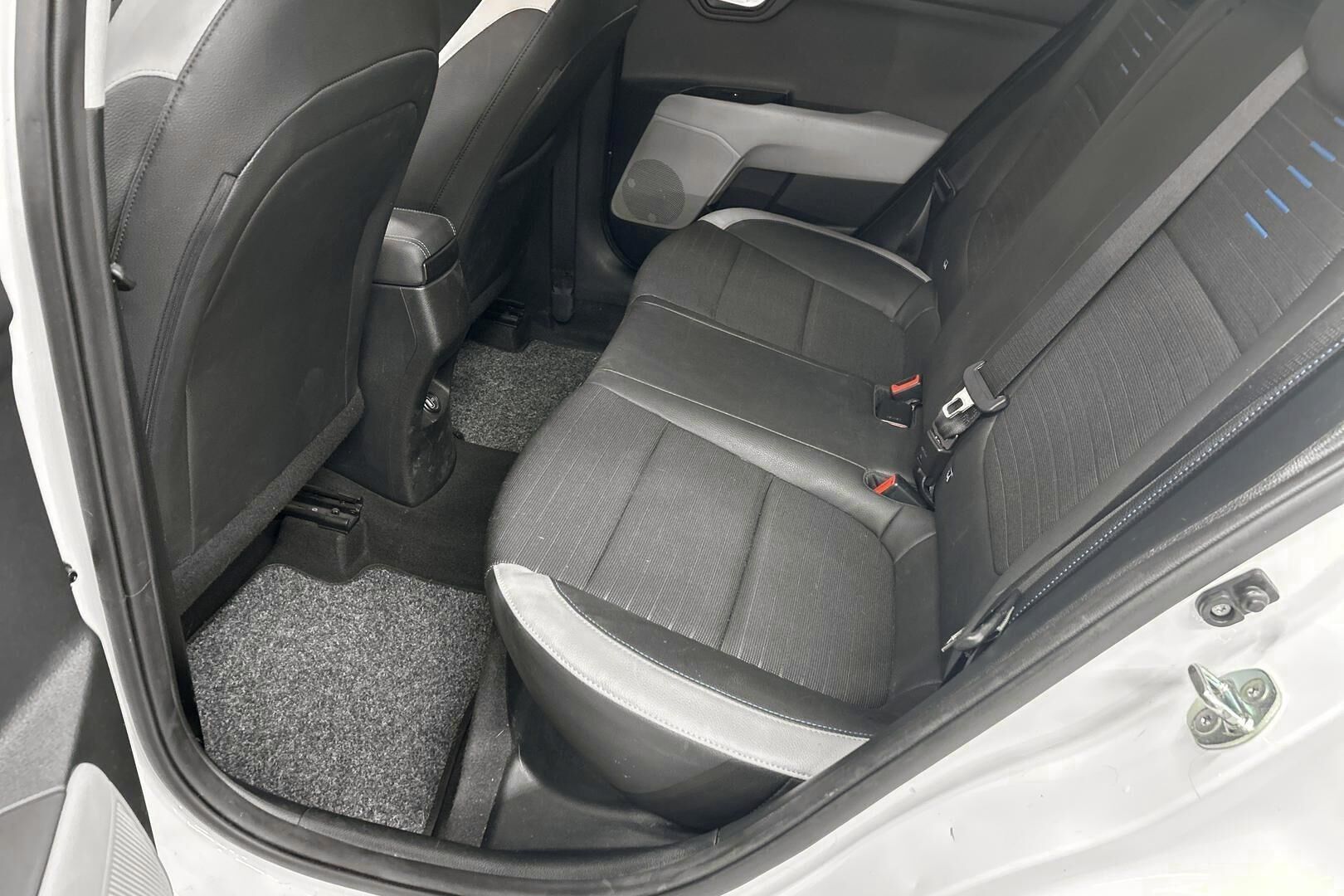 Kia Stonic iso kuva 10