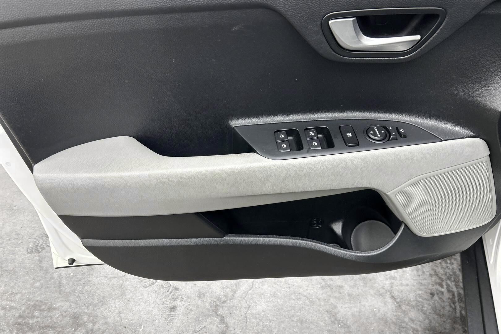 Kia Stonic iso kuva 14
