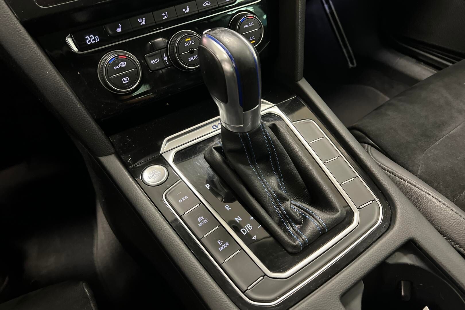 Volkswagen Passat iso kuva 23