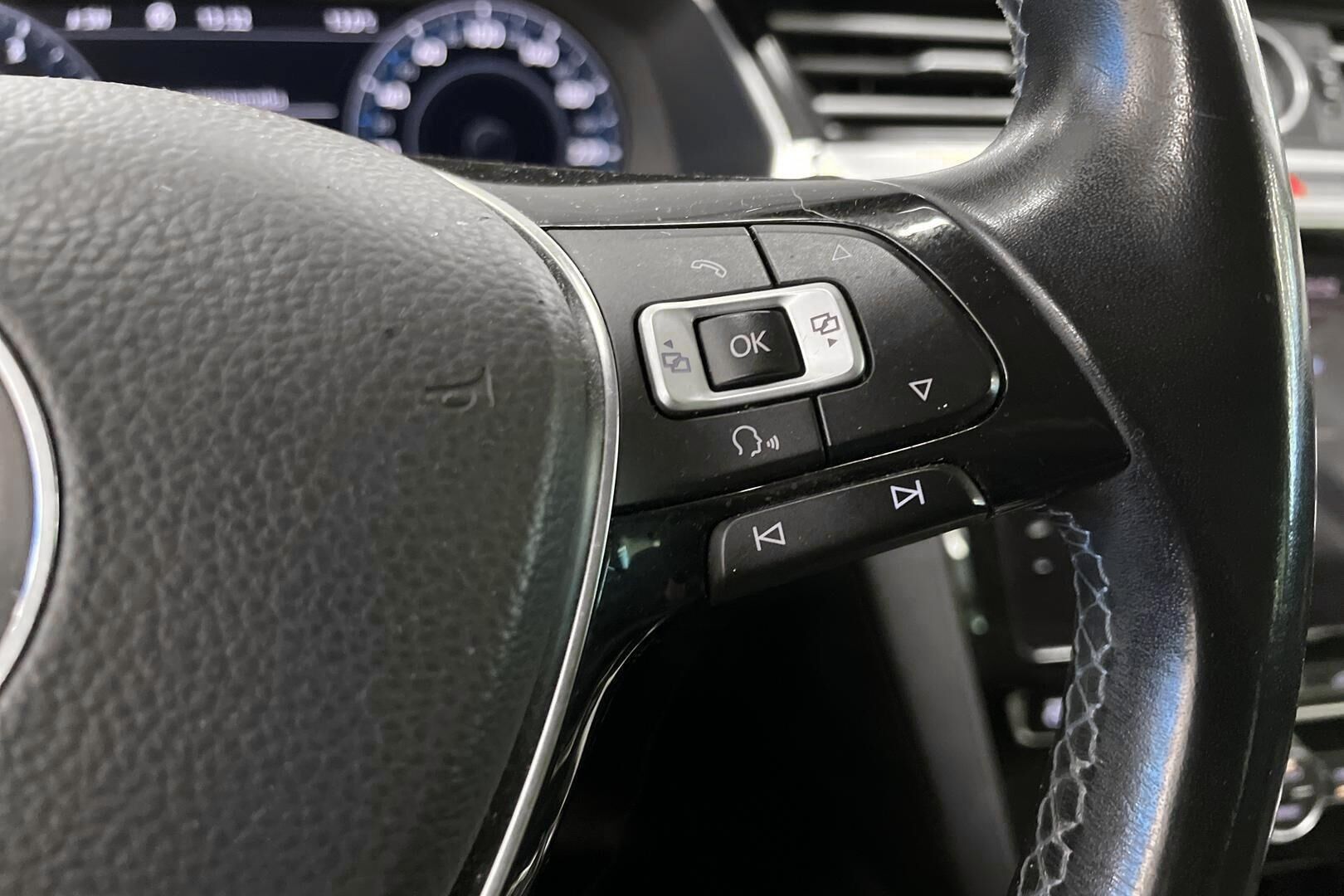 Volkswagen Passat iso kuva 15