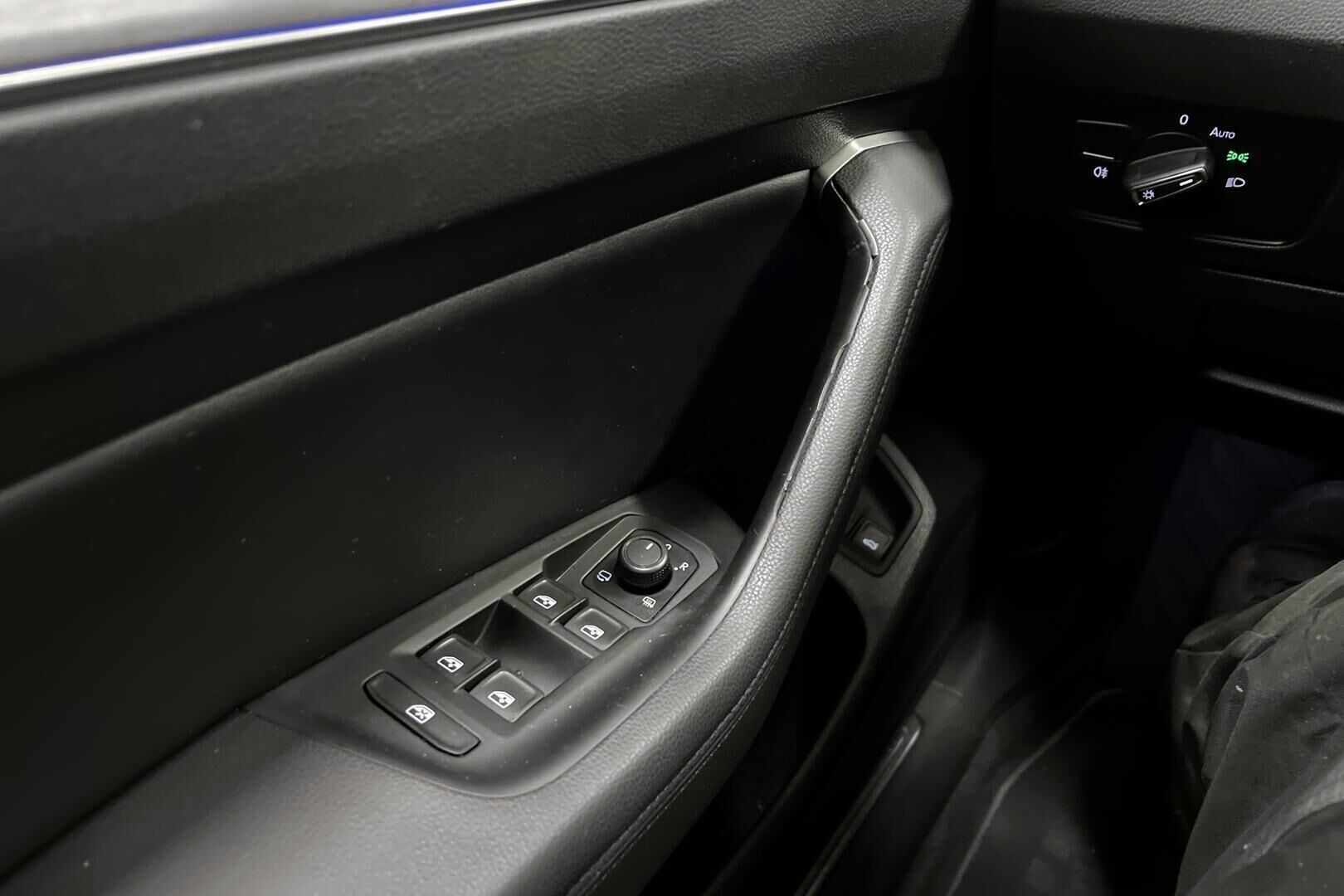 Volkswagen Passat iso kuva 17