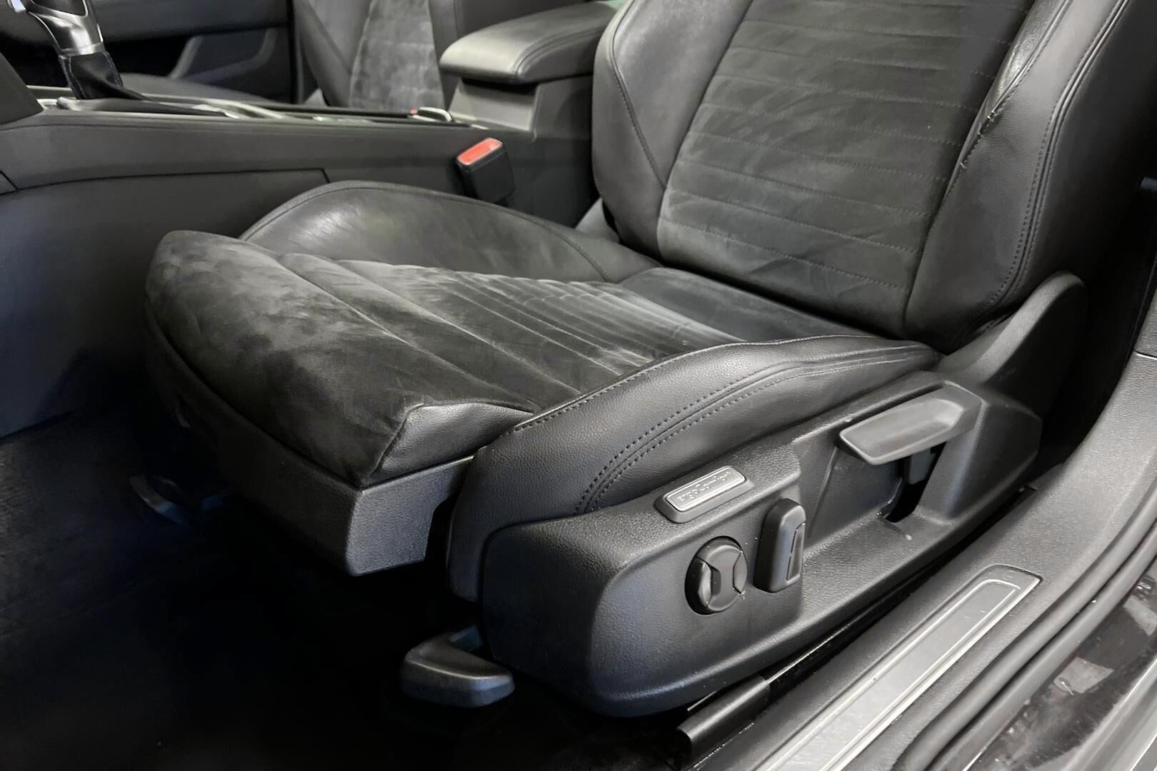 Volkswagen Passat iso kuva 24