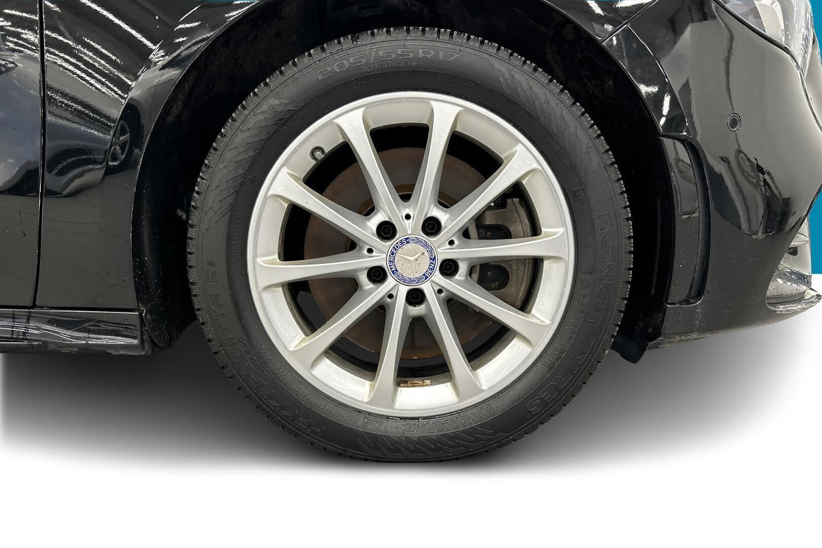 Mercedes-Benz B iso kuva 12