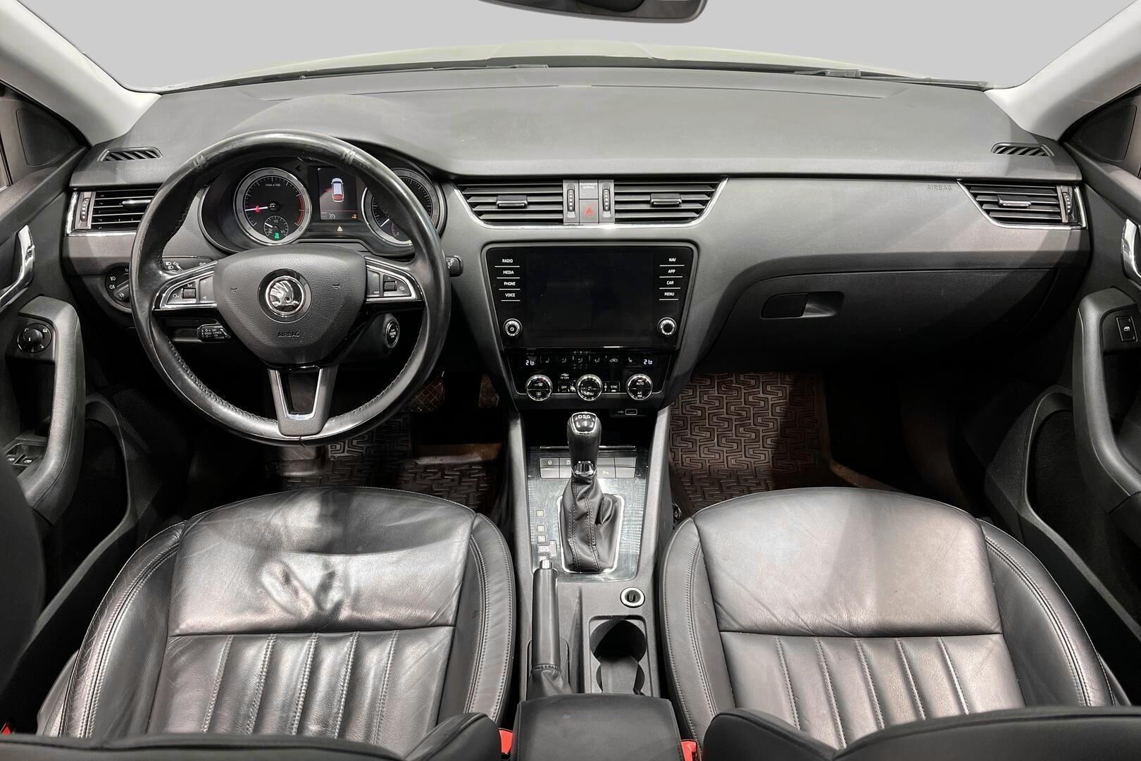 Skoda Octavia iso kuva 17