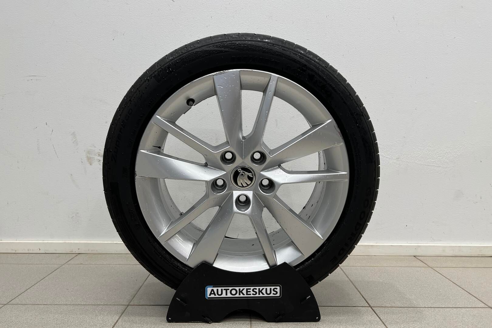 Skoda Octavia iso kuva 5