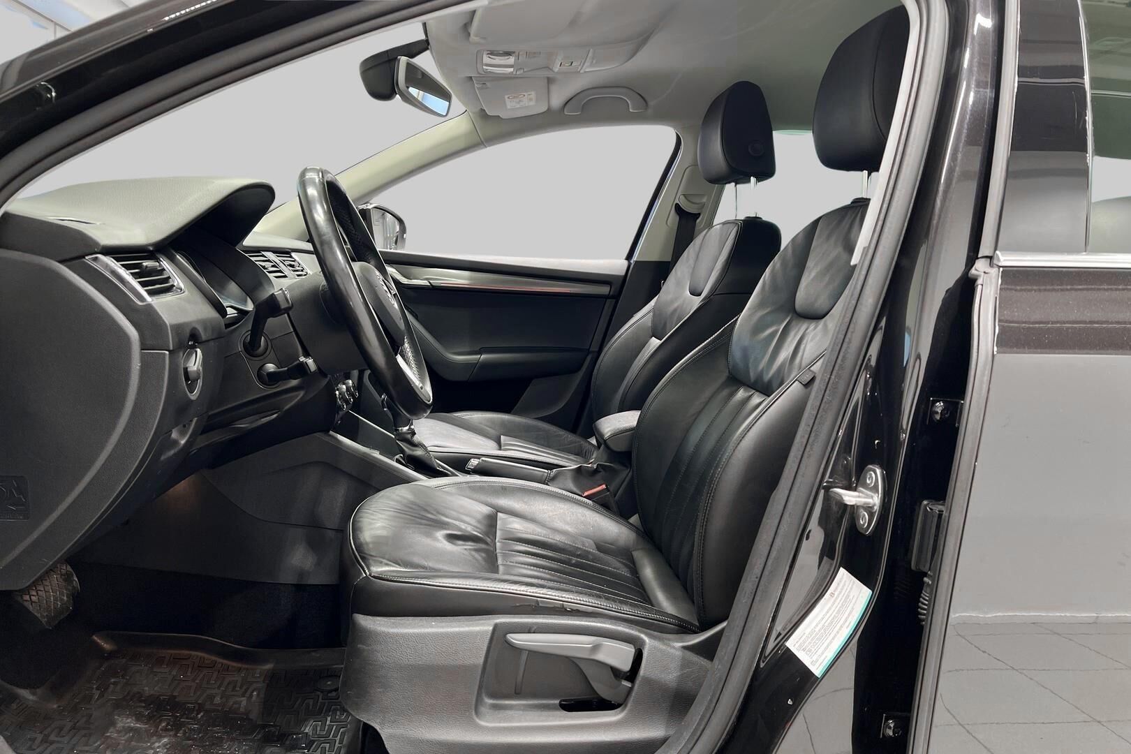 Skoda Octavia iso kuva 16