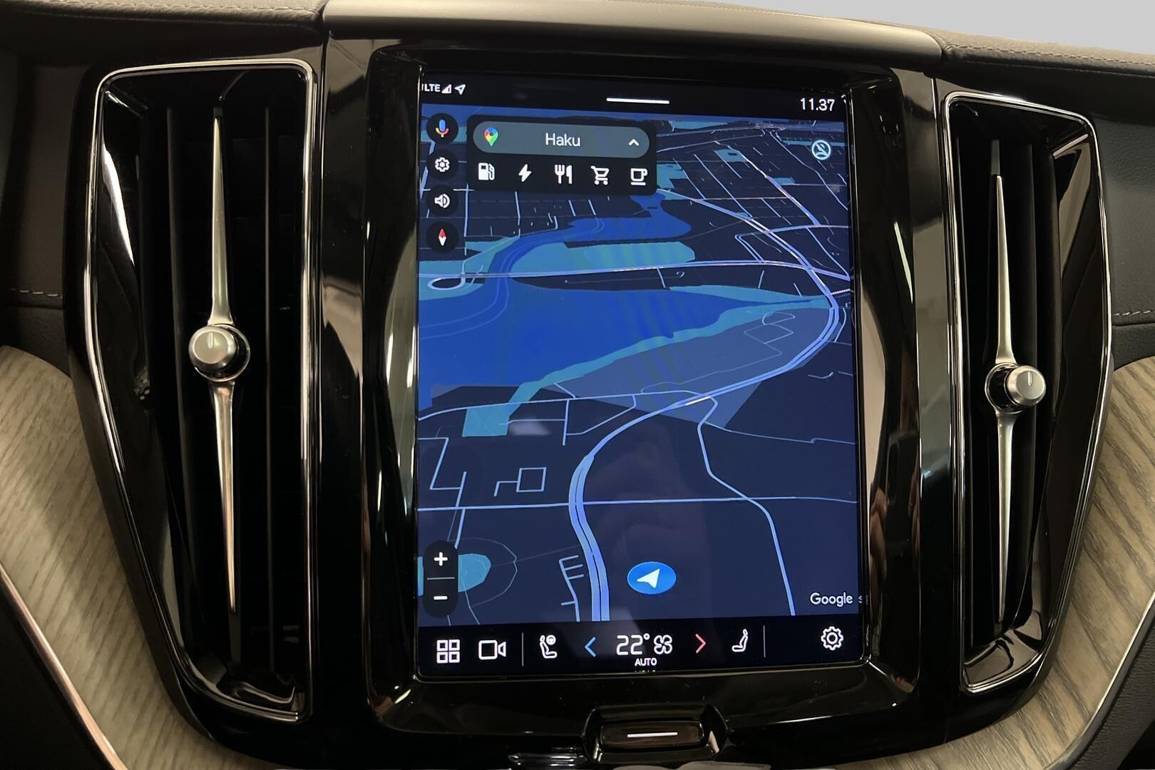 Volvo XC60 iso kuva 11