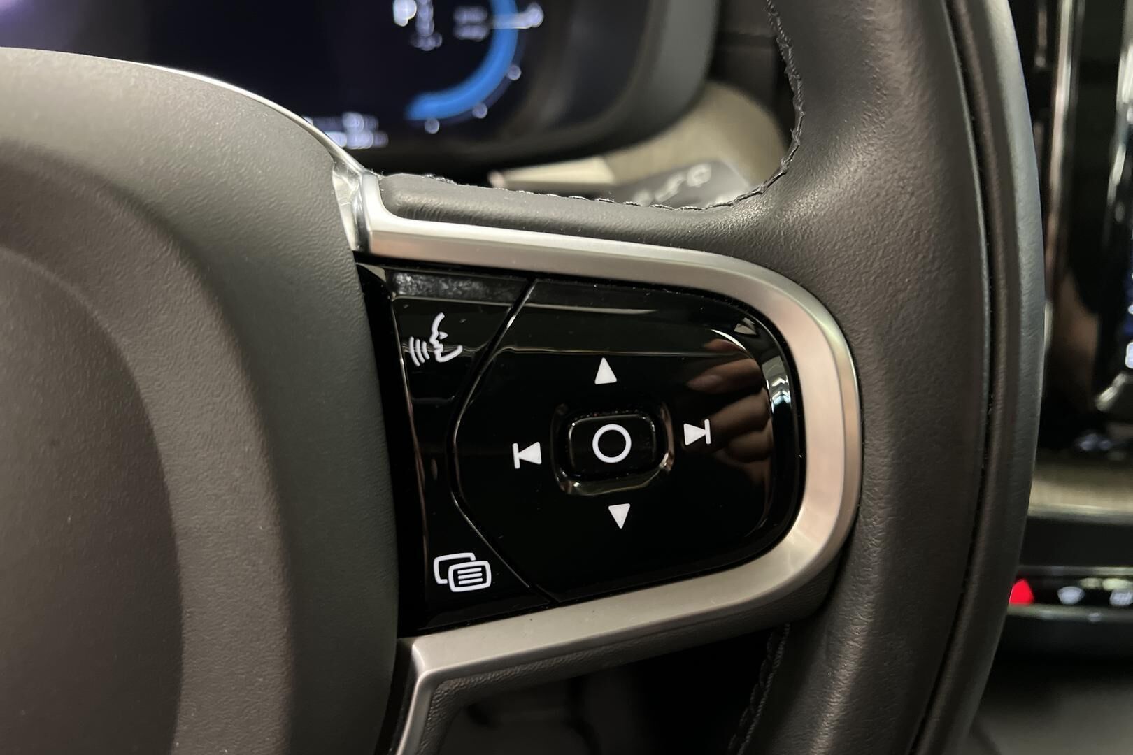 Volvo XC60 iso kuva 14