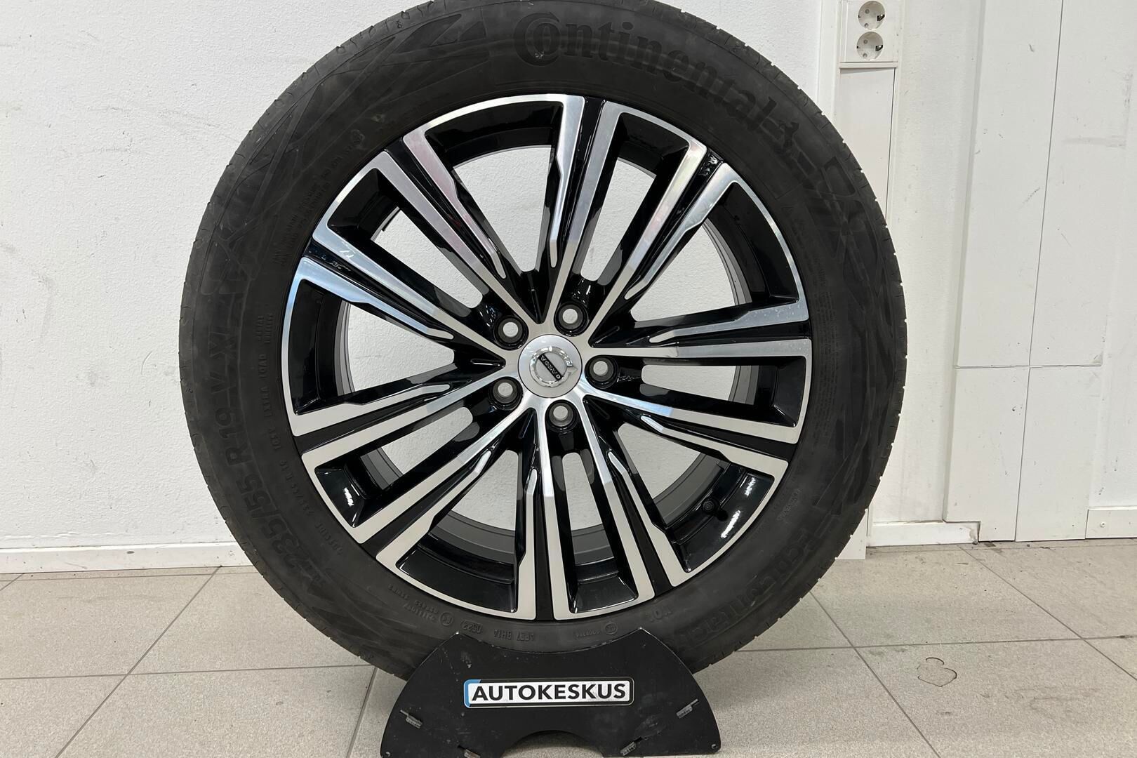 Volvo XC60 iso kuva 23