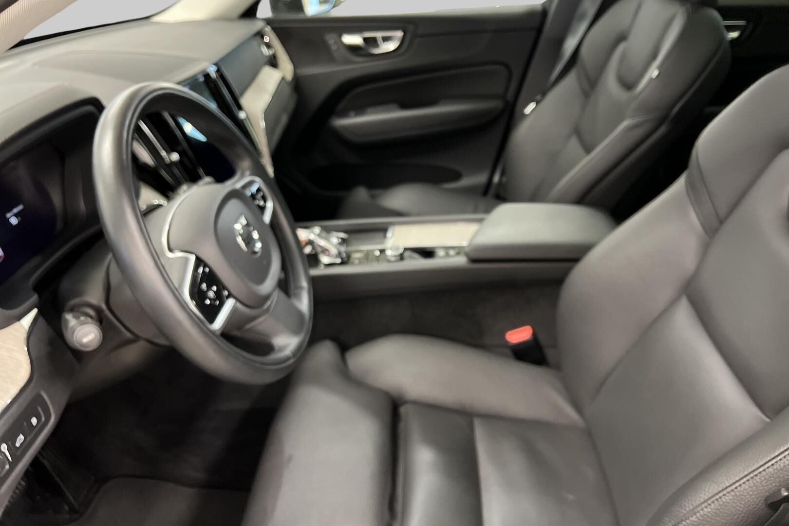 Volvo XC60 iso kuva 6