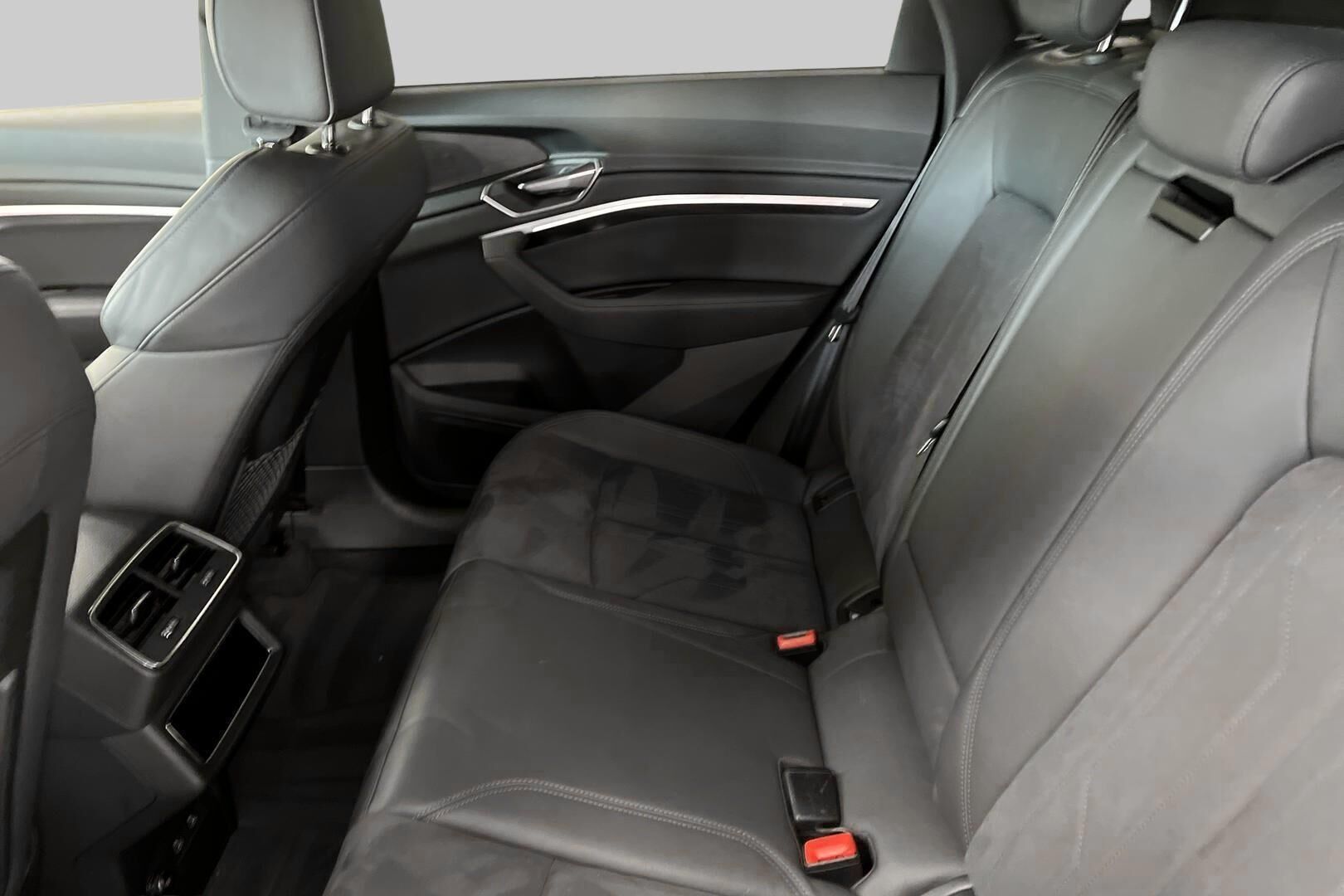 Audi e-tron iso kuva 10