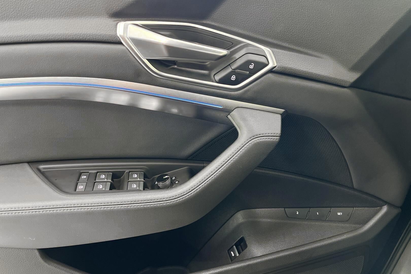 Audi e-tron iso kuva 20