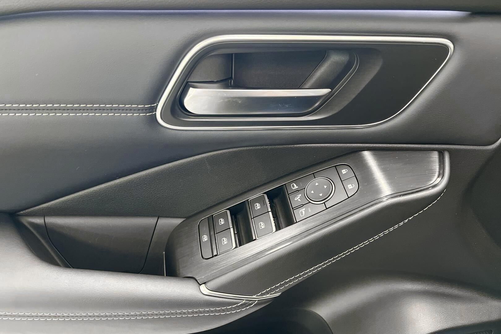 Nissan Qashqai iso kuva 17