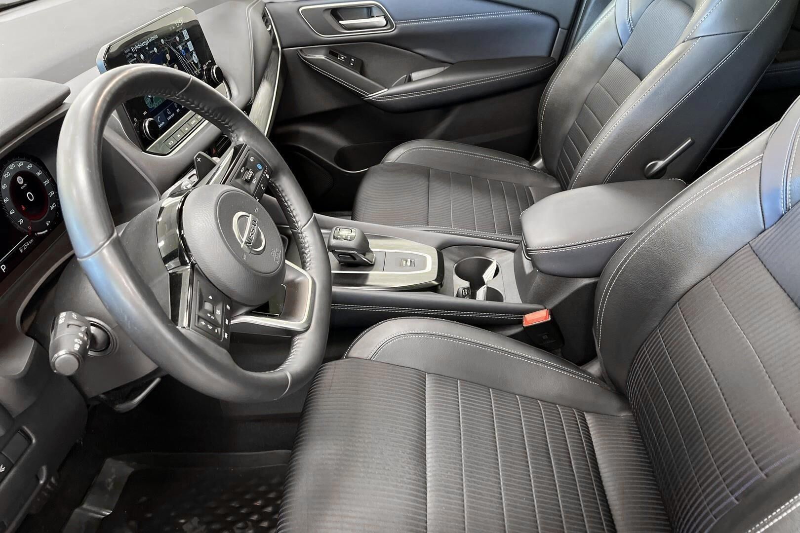 Nissan Qashqai iso kuva 7