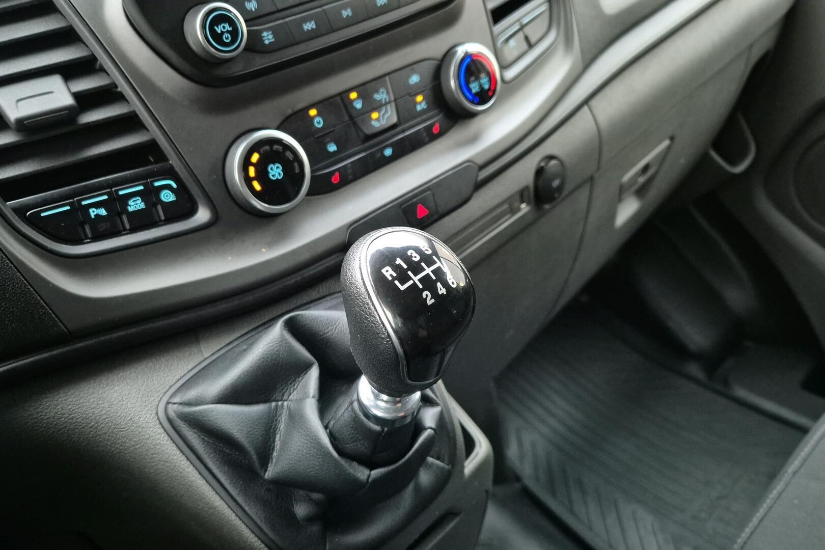 Ford Transit Custom iso kuva 12