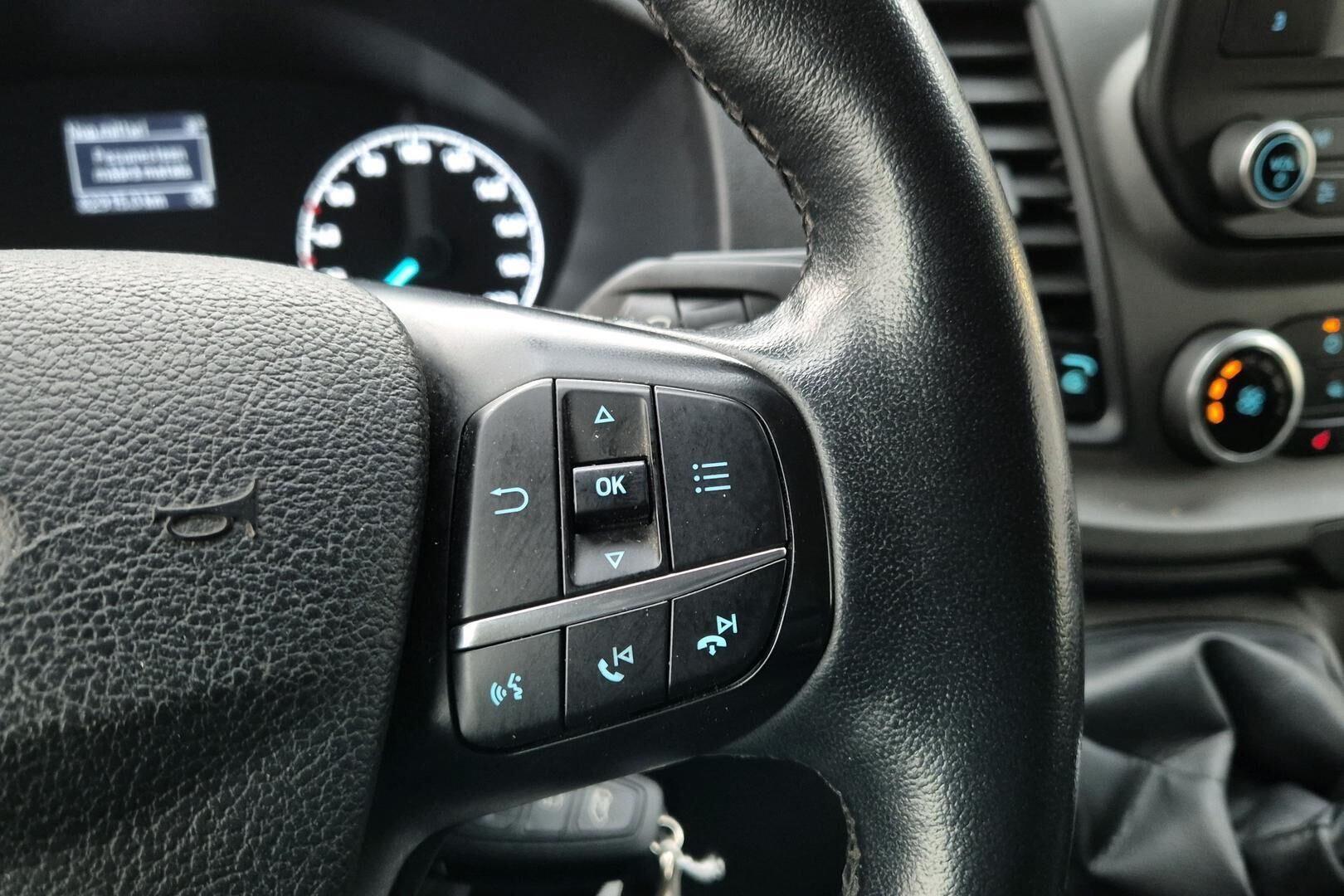 Ford Transit Custom iso kuva 13