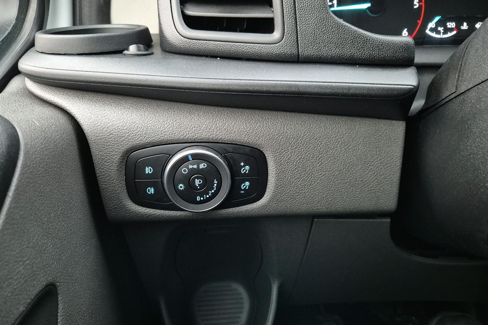 Ford Transit Custom iso kuva 23