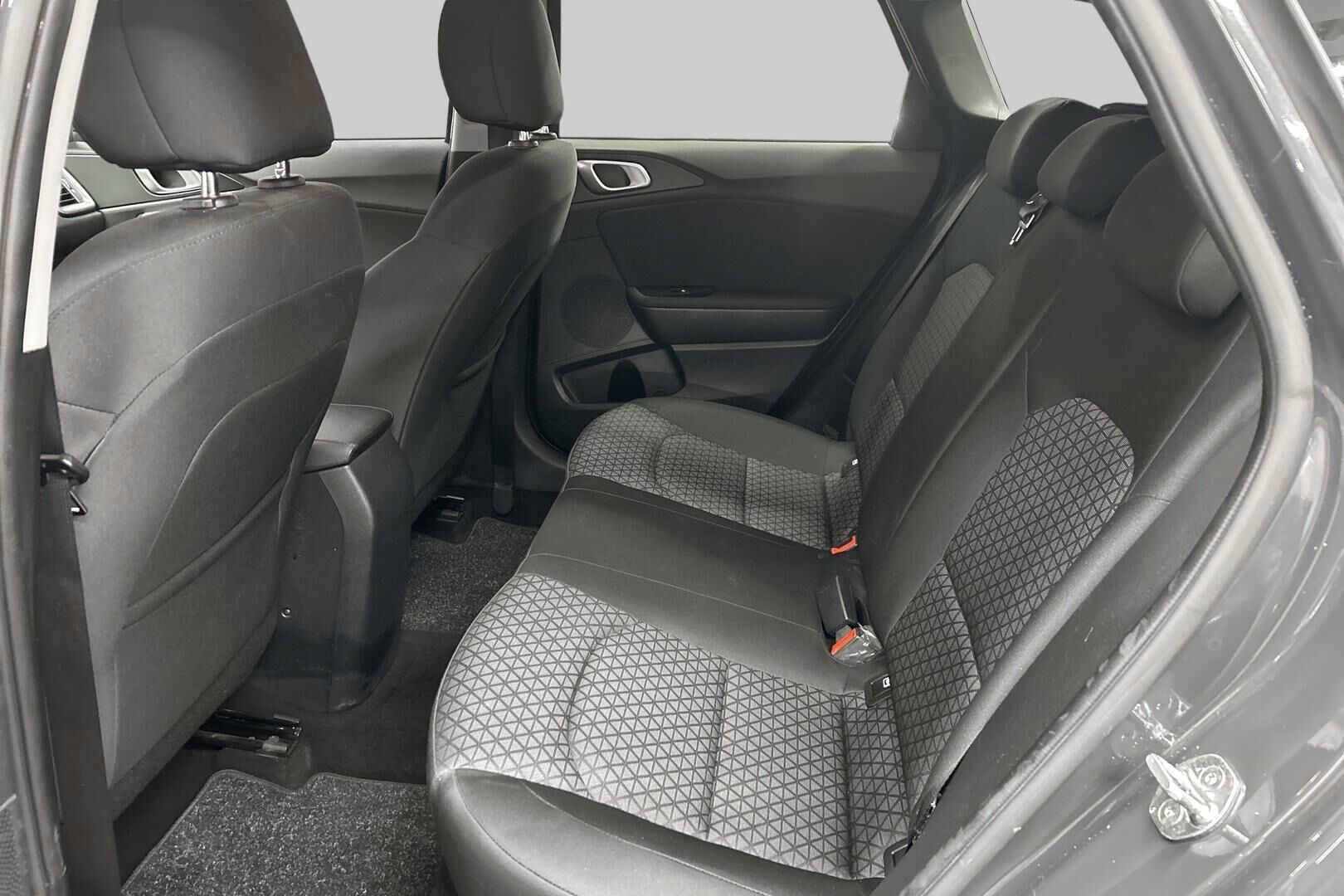 Kia Ceed iso kuva 10