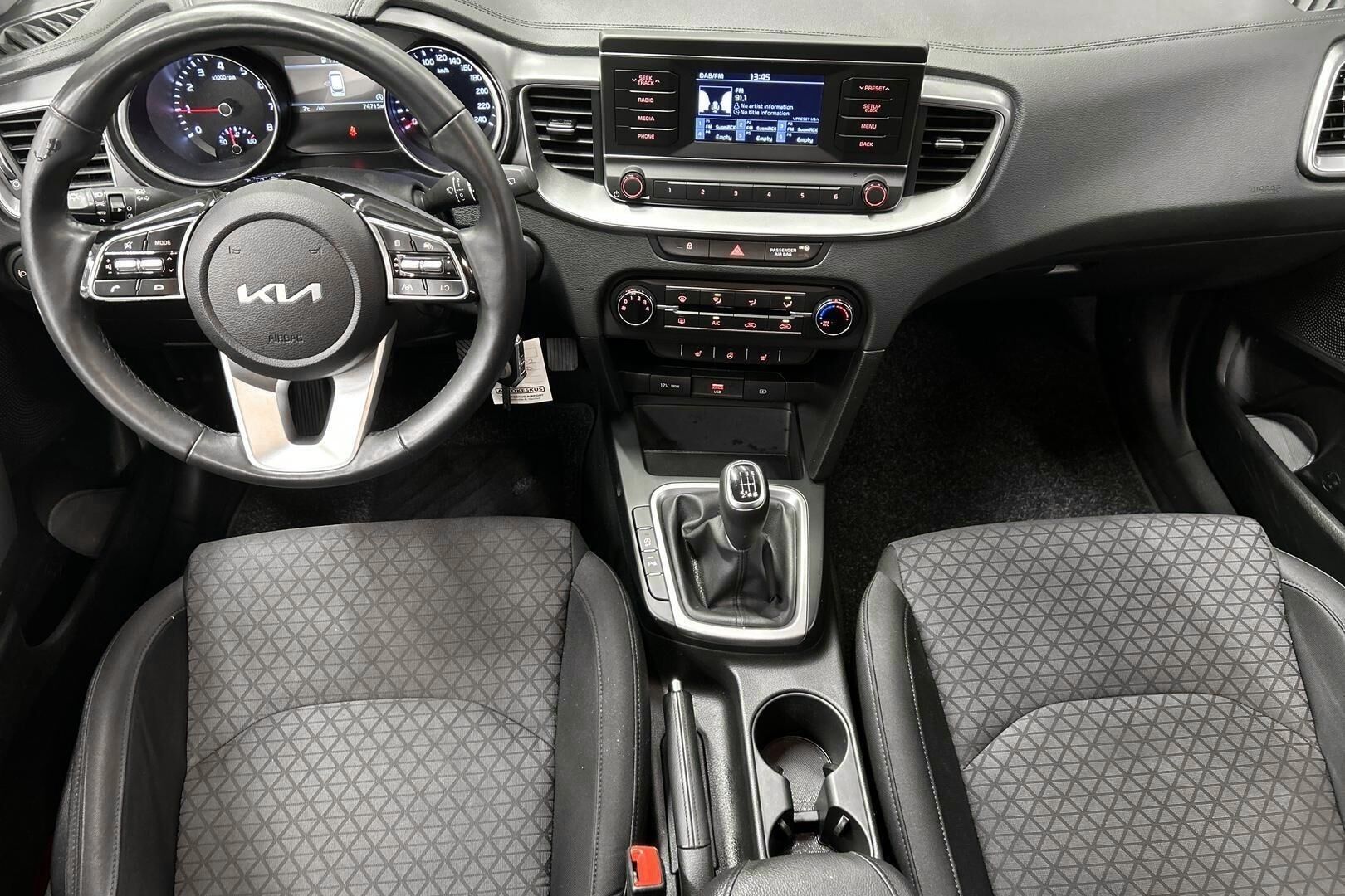 Kia Ceed iso kuva 11