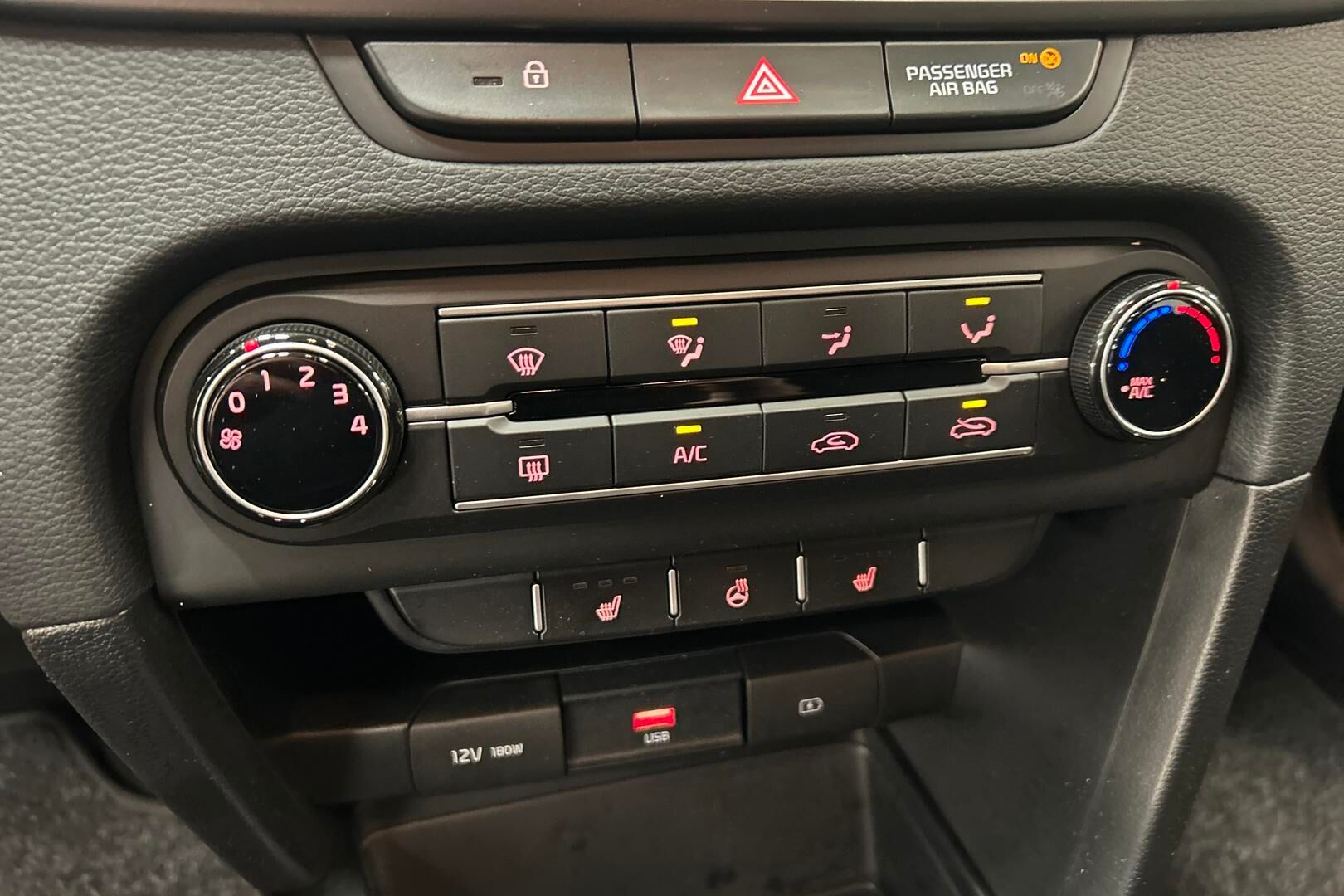 Kia Ceed iso kuva 20