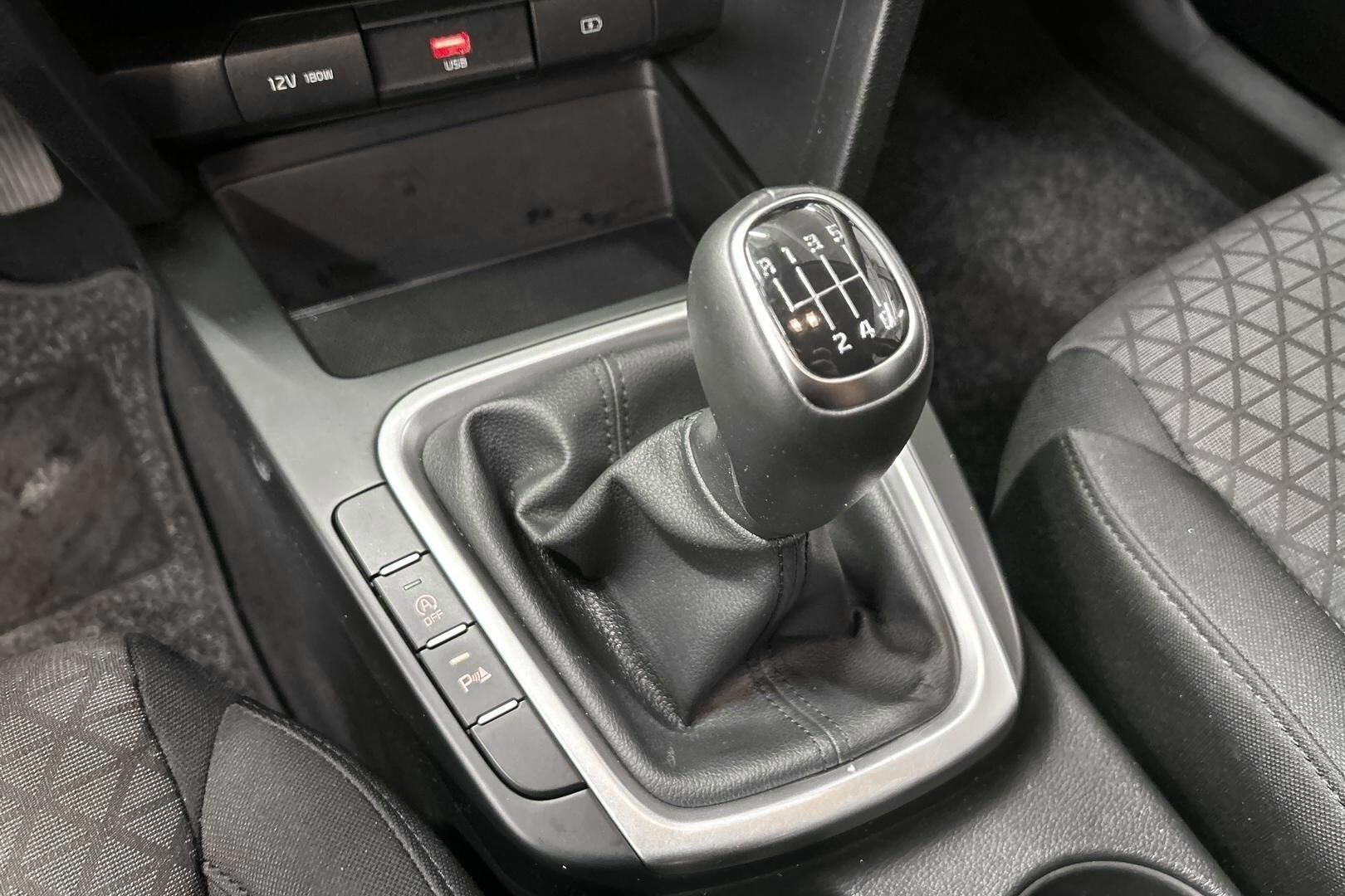 Kia Ceed iso kuva 21