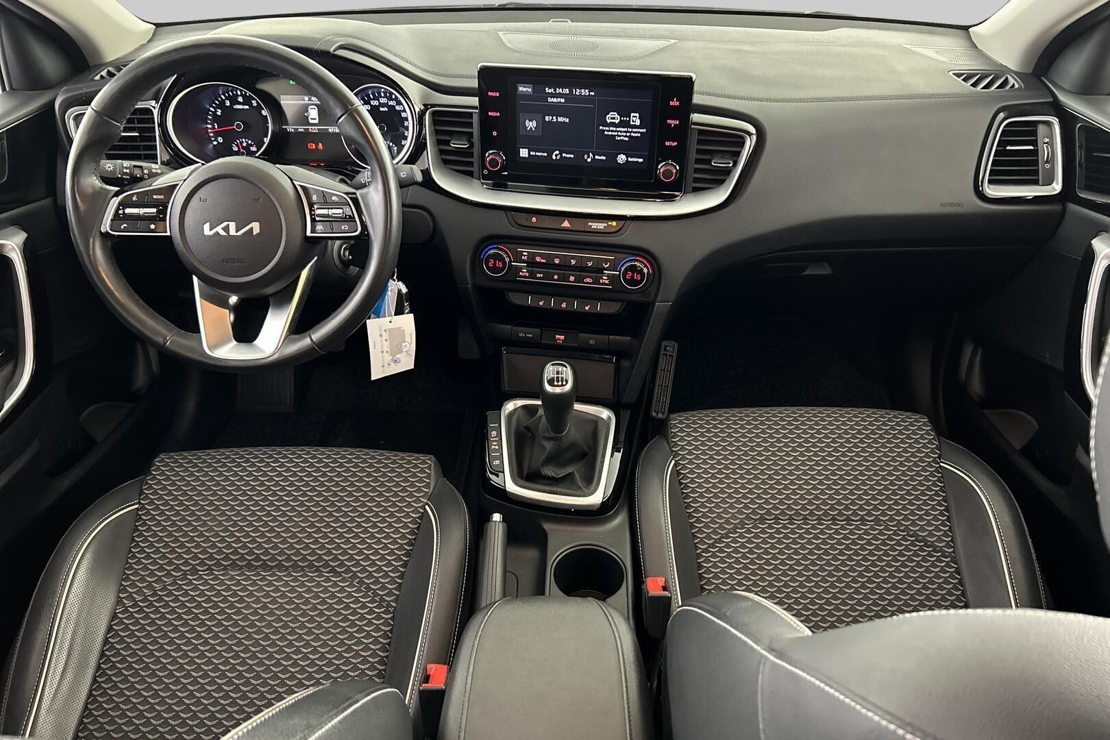 Kia Ceed iso kuva 10