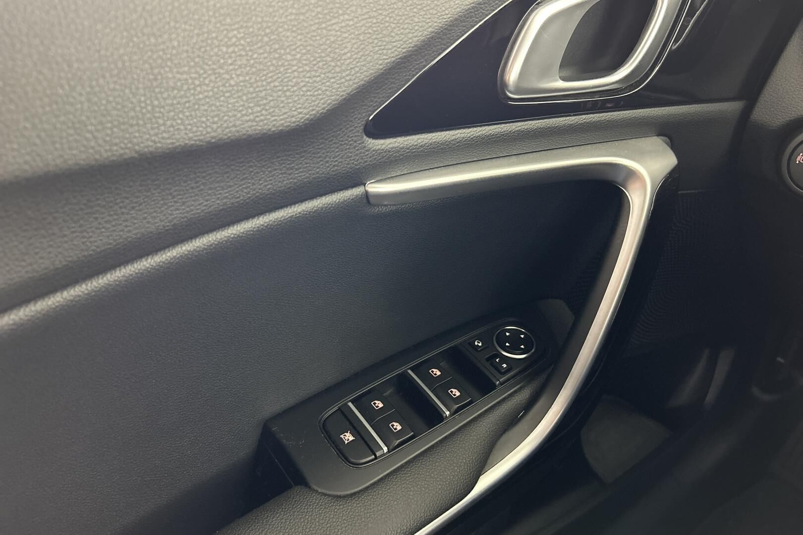 Kia Ceed iso kuva 20
